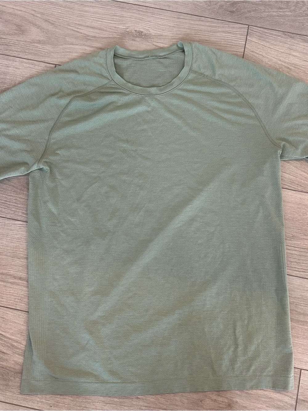 Lululemon Metal Vent Tech Short Sleeve Tee Green
Men’s XL - Picture 2 of 8